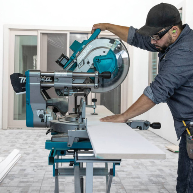 Пила торцовочная Makita LS004GZ01 аккумуляторная без АКБ и ЗУ