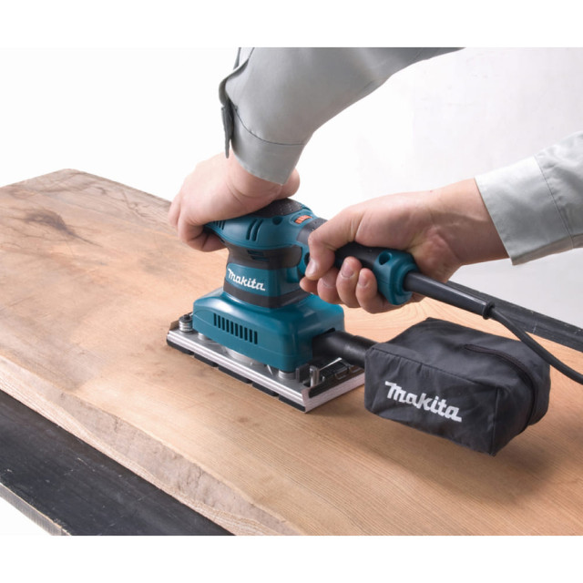 Шлифмашина вибрационная Makita BO3711