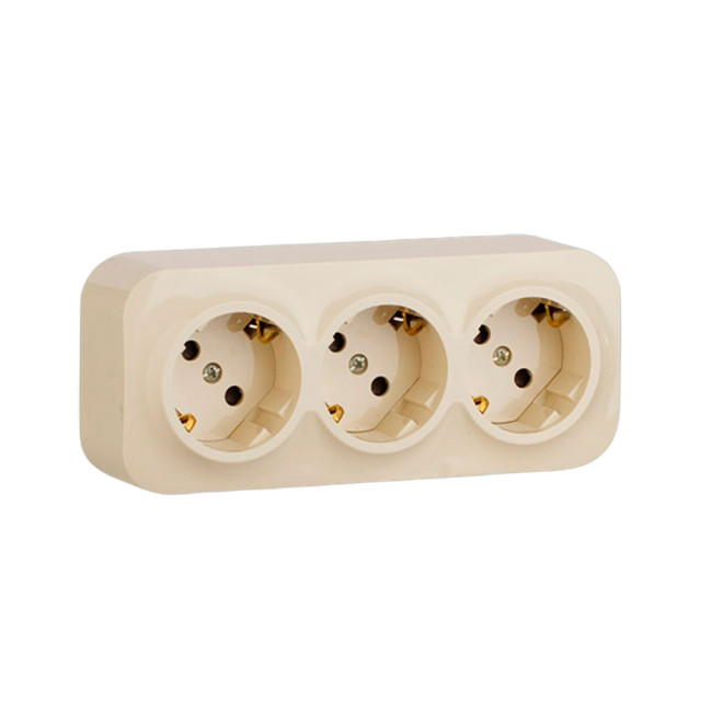 Розетка Legrand Quteo 782268 3*2P+E с предварительным подключением слоновая кость