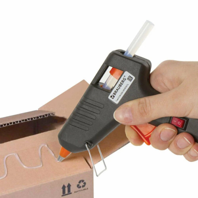 Клеевой пистолет BRAUBERG 670322 для стержня 7 мм