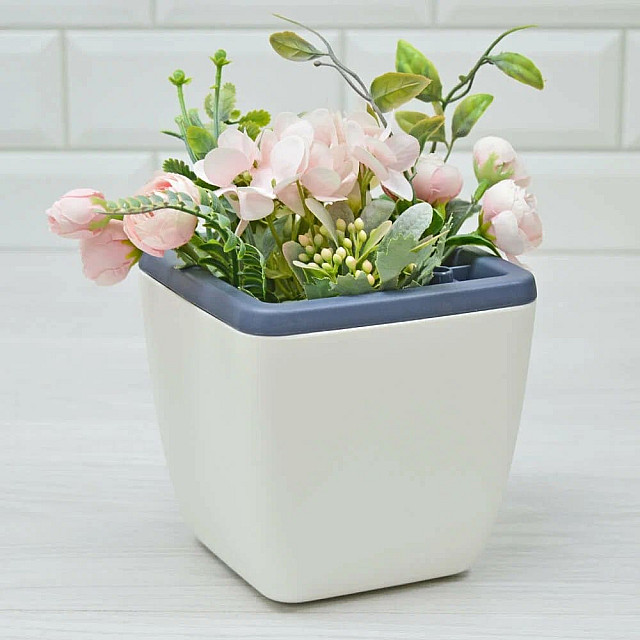 Горшок с автополивом InGreen Munchen Белоснежный жасмин квадратный с внутренней вставкой 5 л