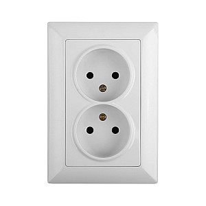 Розетка Intro Solo 4-204-01 2*2P двойная белая