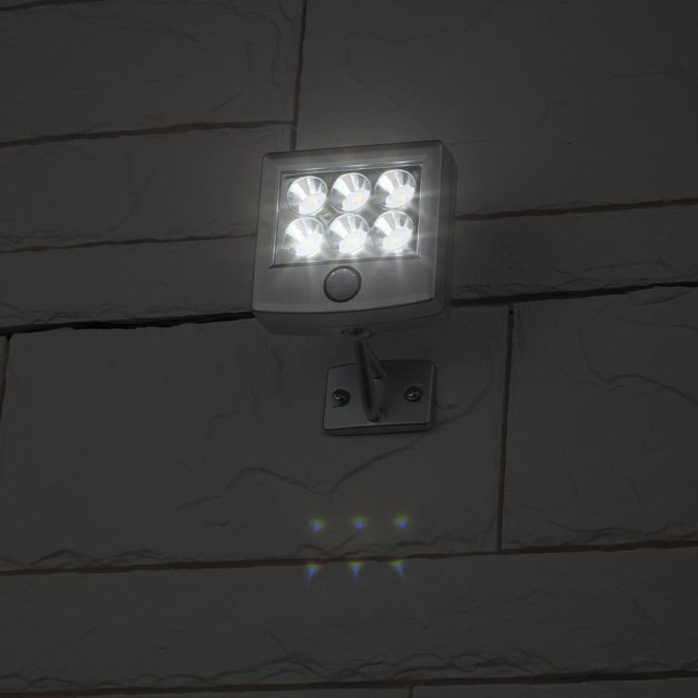 Прожектор Эра ERAFS024-0 с датчиком движения c выносной солнечной батареей 6LED