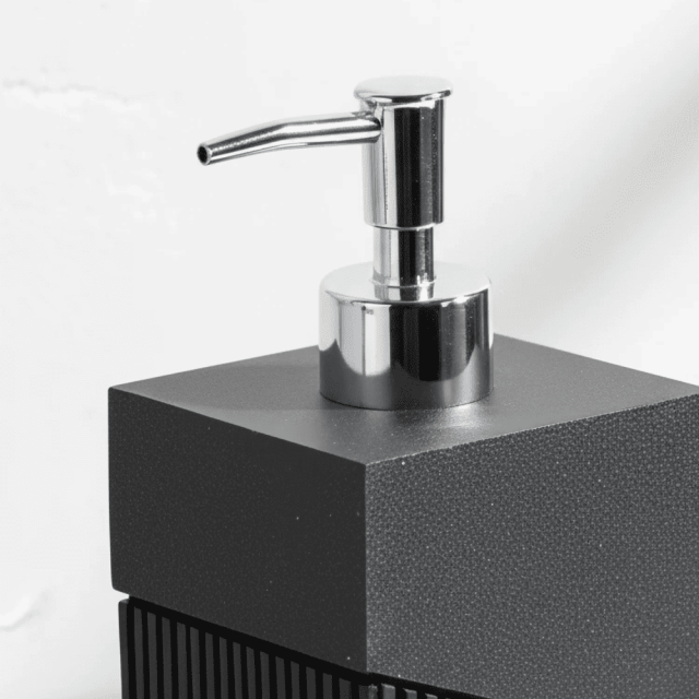 Дозатор для жидкого мыла Perfecto Linea Element 35-618103 черный 450 мл