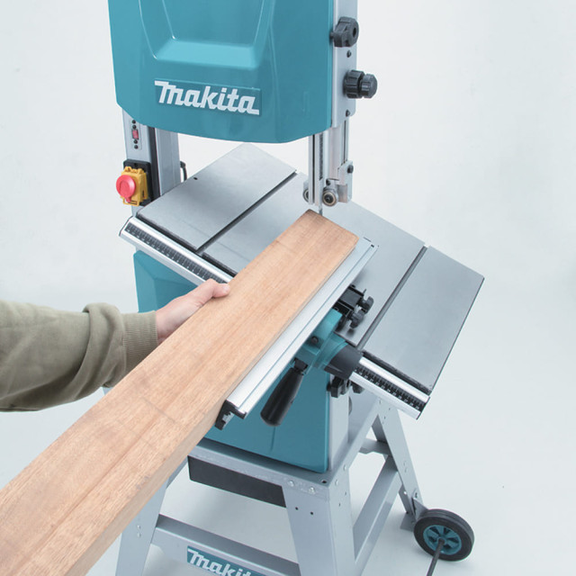 Пила ленточная Makita LB1200F с 4 полотнами