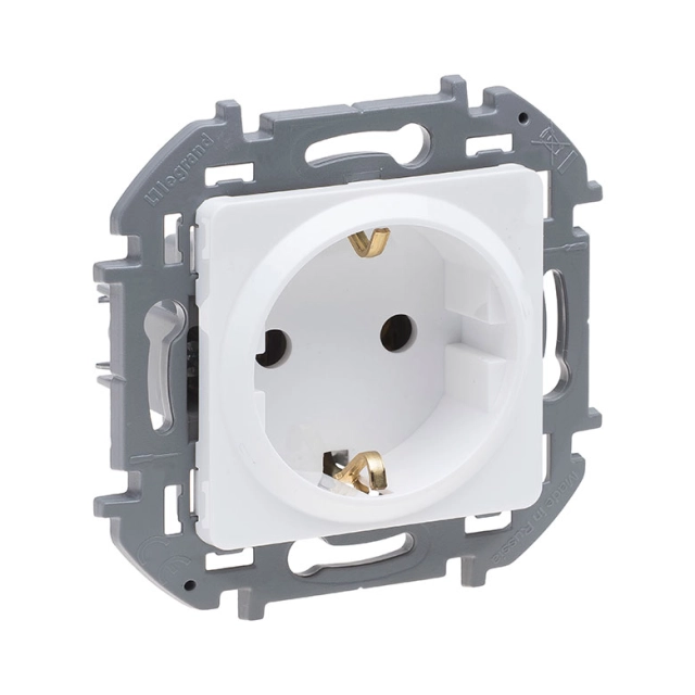 Розетка Legrand Inspiria 673720 2P+Е белая Розетка Legrand Inspiria 673720 2P+Е белая