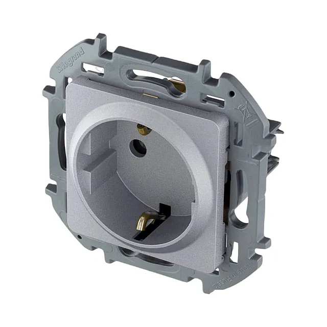 Розетка Legrand Inspiria 673732 2P+E со шторками алюминий