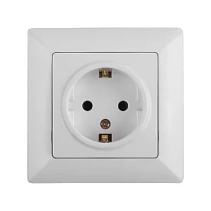 Розетка Intro Solo 4-206-01 Б0053681 2P+E Schuko со шторками белая