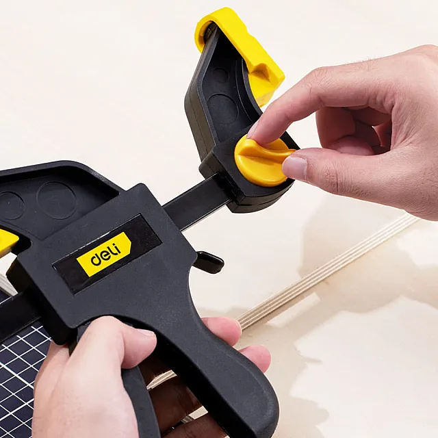 Струбцина пистолетная Deli EDL110112 быстрозажимная 300 мм